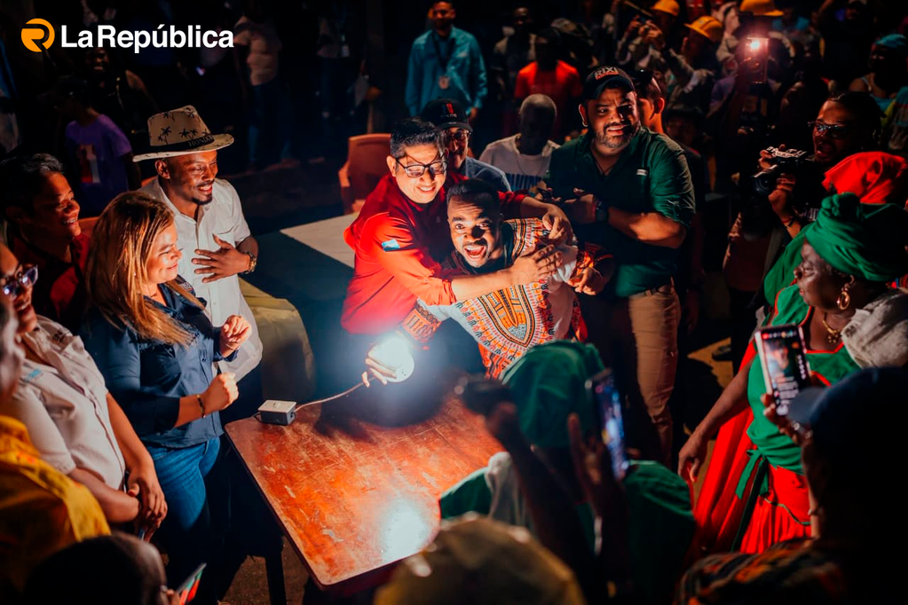 Con una inversión superior a 26 millones de lempiras, se puso en marcha la primera etapa del megaproyecto de electrificación en comunidades  - Cover Image